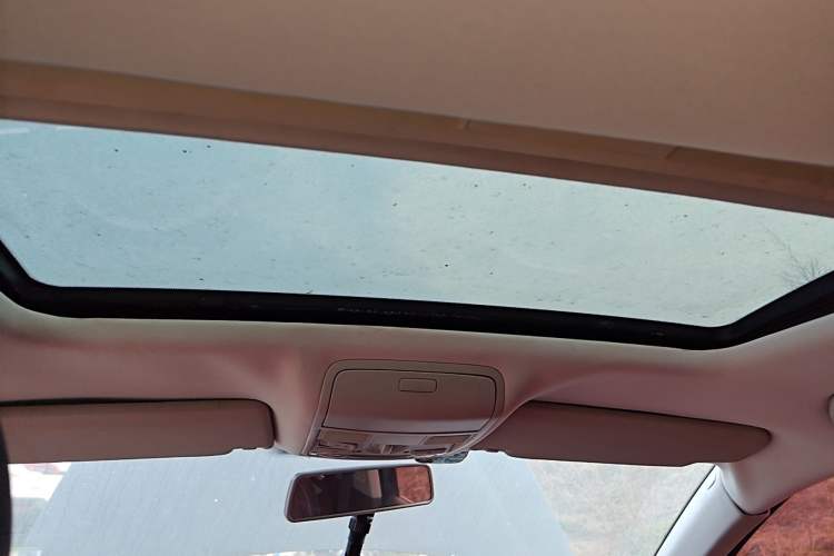 Used Volkswagen Sagitar 2011 1.6L Manual Comfort Version Headliner