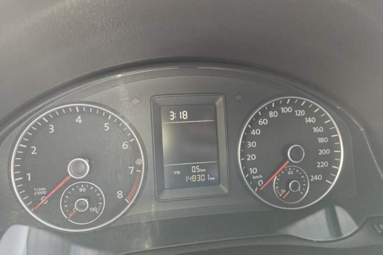 Used Volkswagen Sagitar 2011 1.6L Manual Comfort Version Instrument Cluster