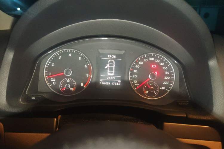Used Volkswagen Sagitar 2011 1.4 TSI Manual Tech Model Instrument Cluster