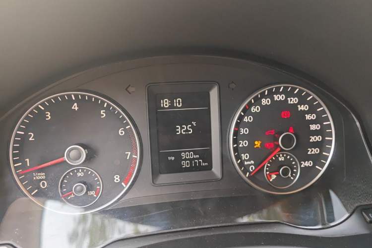 Used Volkswagen Sagitar 2011 1.6L Manual Comfort Version Instrument Cluster