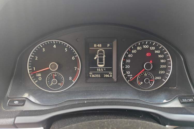 Used Volkswagen Sagitar 2011 1.8TSI Automatic Champion Edition Instrument Cluster
