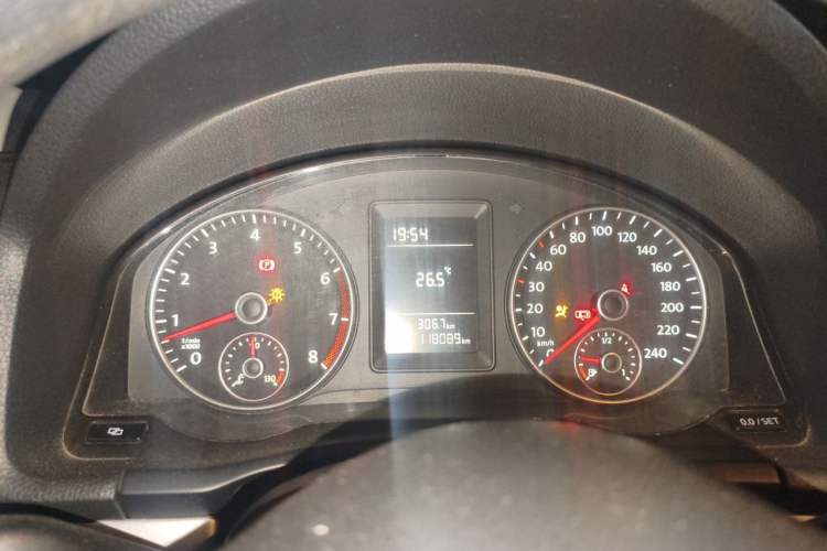 Used Volkswagen Sagitar 2011 1.6L Manual Comfort Version Instrument Cluster