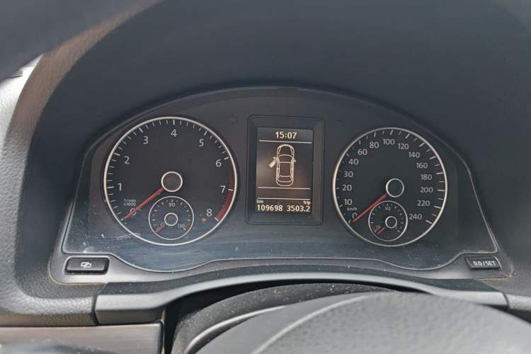 Used Volkswagen Sagitar 2011 1.4 TSI Manual Tech Model Instrument Cluster