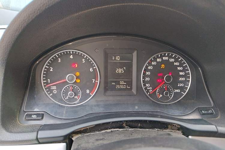 Used Volkswagen Sagitar 2011 1.6L Manual Comfort Version Instrument Cluster