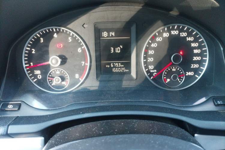 Used Volkswagen Sagitar 2011 1.6L Manual Special Edition Instrument Cluster