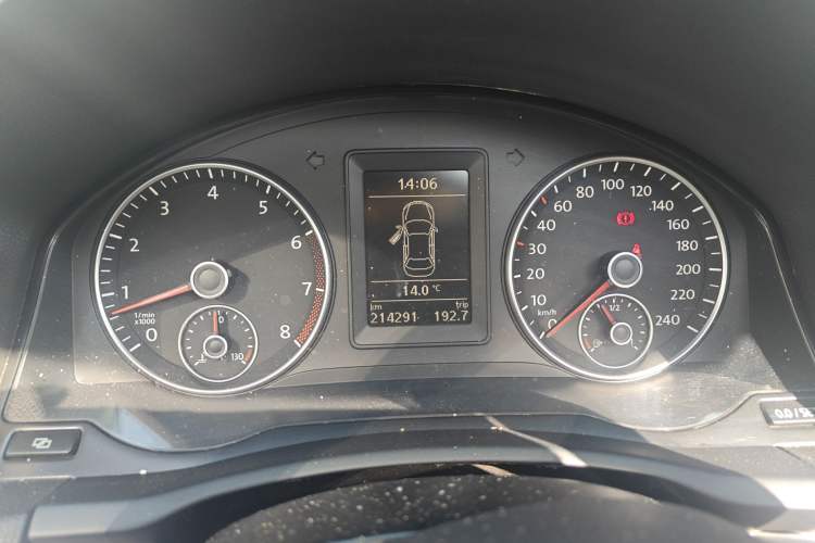 Used Volkswagen Sagitar 2011 1.4 TSI Manual Tech Model Instrument Cluster