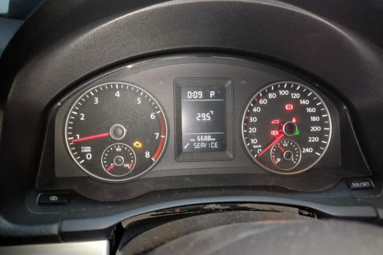 Used Volkswagen Sagitar 2011 1.6L Automatic Comfort Edition Instrument Cluster