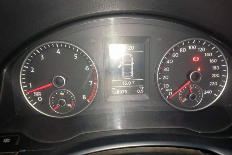 Used Volkswagen Sagitar 2011 1.4 TSI Manual Luxury Edition Instrument Cluster
