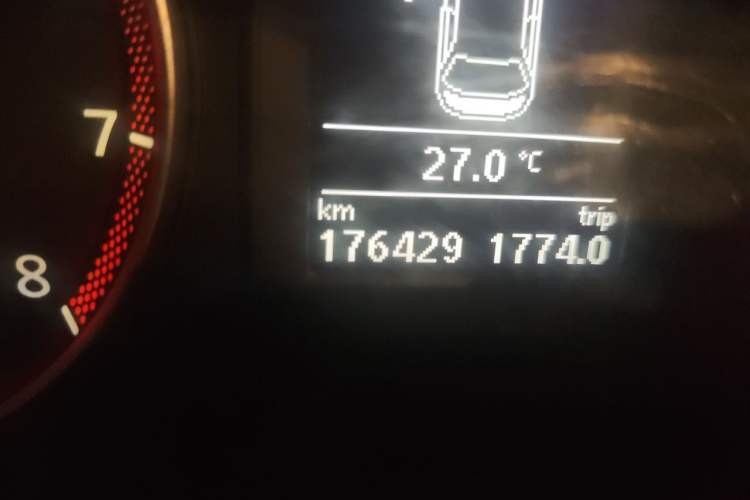 Used Volkswagen Sagitar 2011 1.4 TSI Manual Tech Model Odometer Close Up