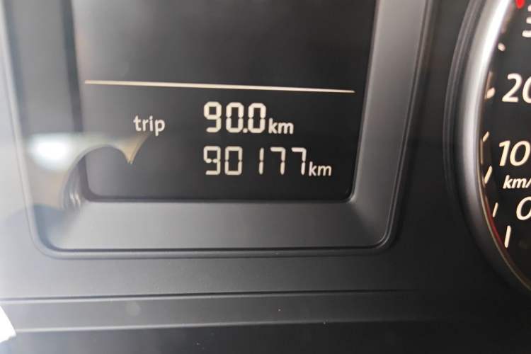 Used Volkswagen Sagitar 2011 1.6L Manual Comfort Version Odometer Close Up