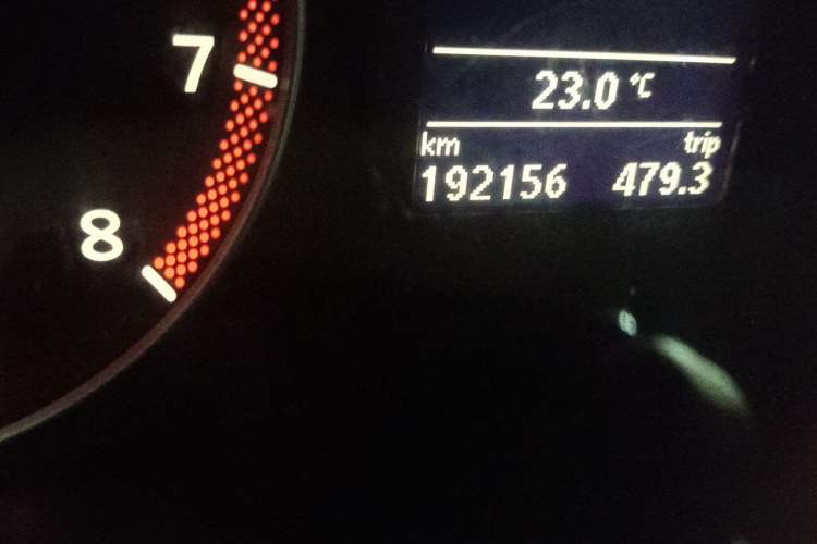 Used Volkswagen Sagitar 2011 1.4 TSI Manual Luxury Edition Odometer Close Up