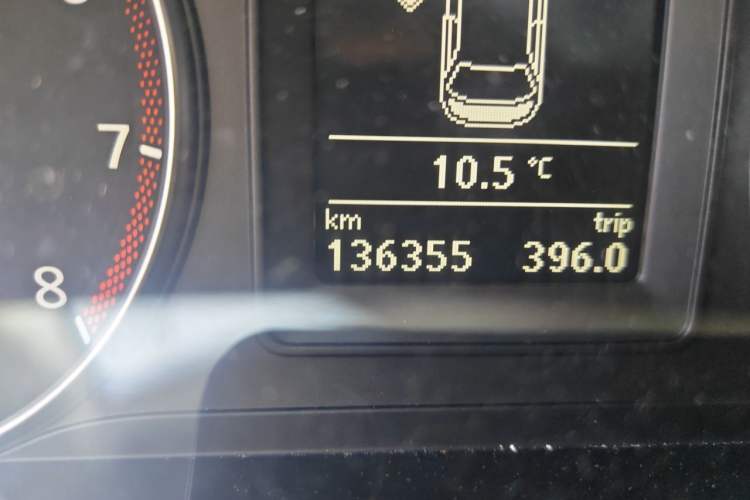Used Volkswagen Sagitar 2011 1.8TSI Automatic Champion Edition Odometer Close Up