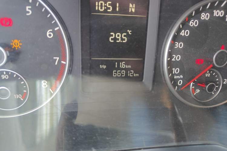 Used Volkswagen Sagitar 2011 1.6L Automatic Special Edition Odometer Close Up
