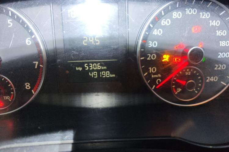 Used Volkswagen Sagitar 2011 1.6L Automatic Comfort Edition Odometer Close Up