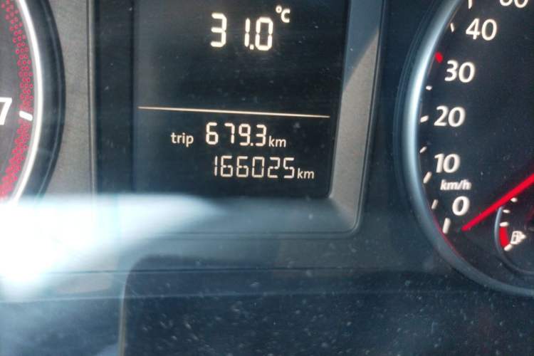 Used Volkswagen Sagitar 2011 1.6L Manual Special Edition Odometer Close Up