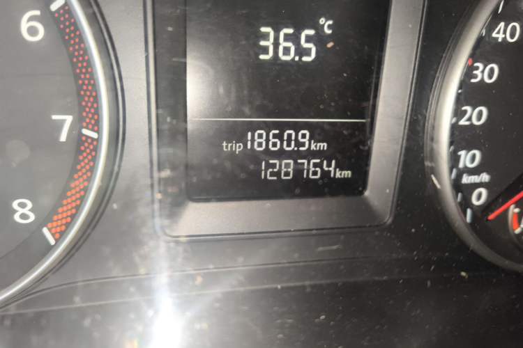 Used Volkswagen Sagitar 2011 1.6L Automatic Comfort Edition Odometer Close Up