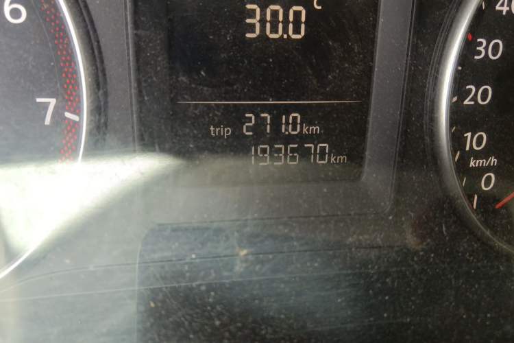Used Volkswagen Sagitar 2011 1.6L Automatic Comfort Edition Odometer Close Up