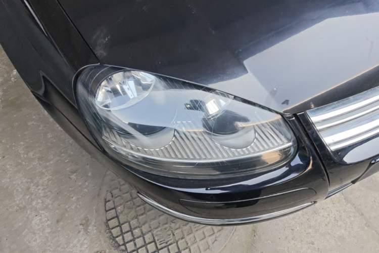 Used Volkswagen Sagitar 2011 1.6L Manual Comfort Version Right Front Headlight