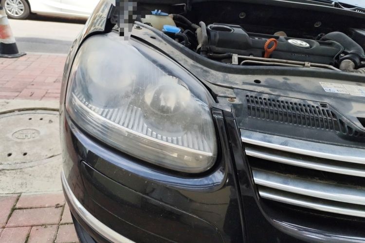 Used Volkswagen Sagitar 2011 1.4 TSI Automatic Tech Model Right Front Headlight