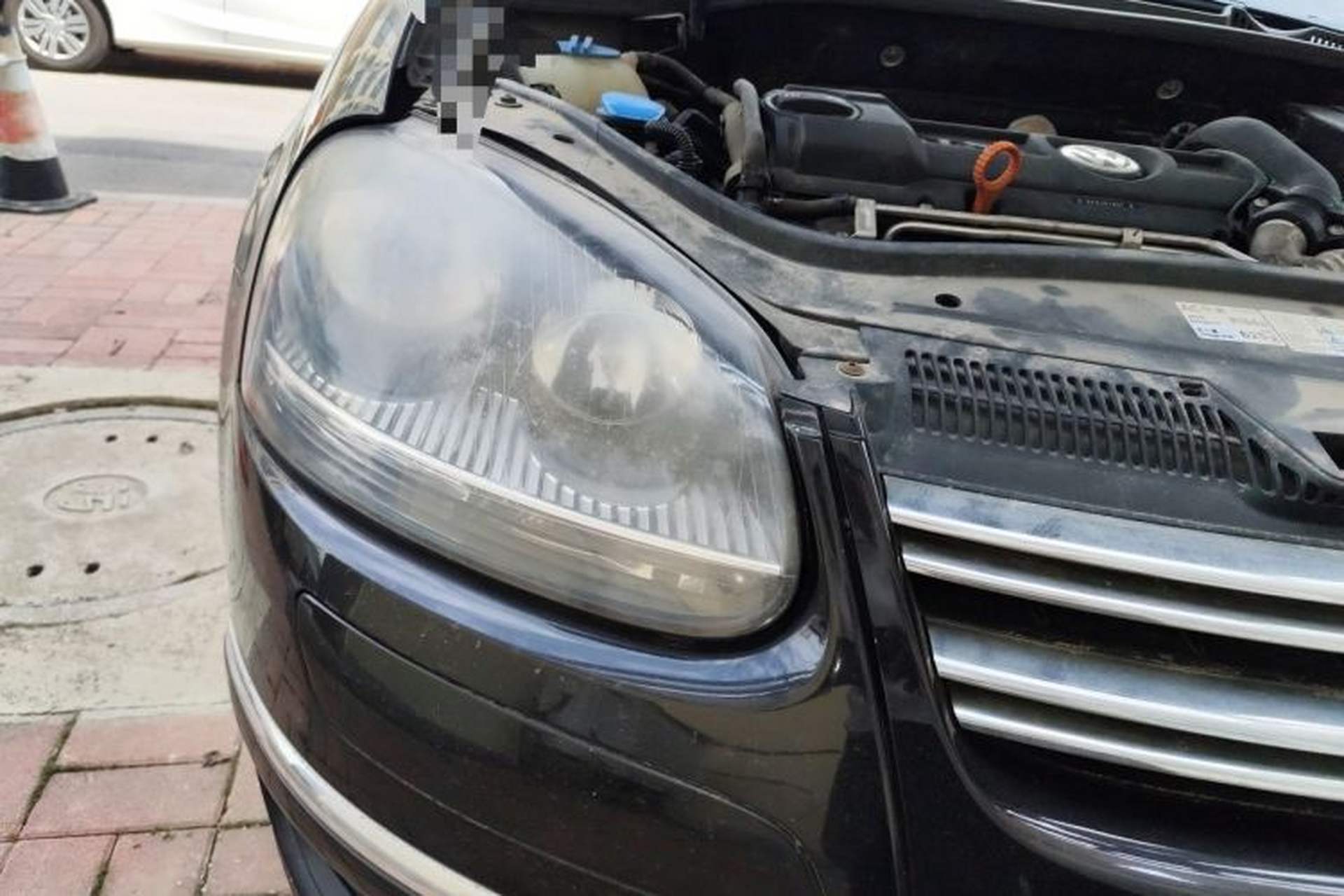 Used Volkswagen Sagitar 2011 1.4 TSI Automatic Tech Model Right Front Headlight