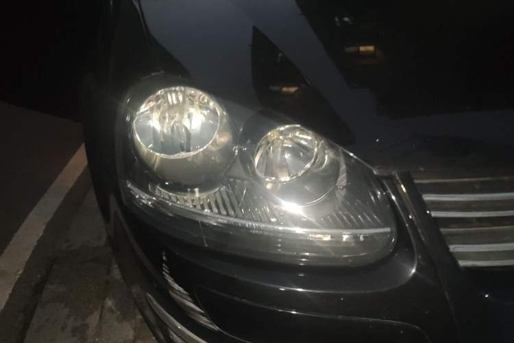 Used Volkswagen Sagitar 2011 1.4 TSI Manual Tech Model Right Front Headlight