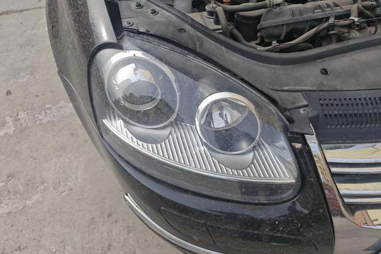 Used Volkswagen Sagitar 2011 1.8TSI Automatic Champion Edition Right Front Headlight