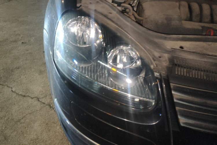 Used Volkswagen Sagitar 2011 1.6L Manual Comfort Version Right Front Headlight
