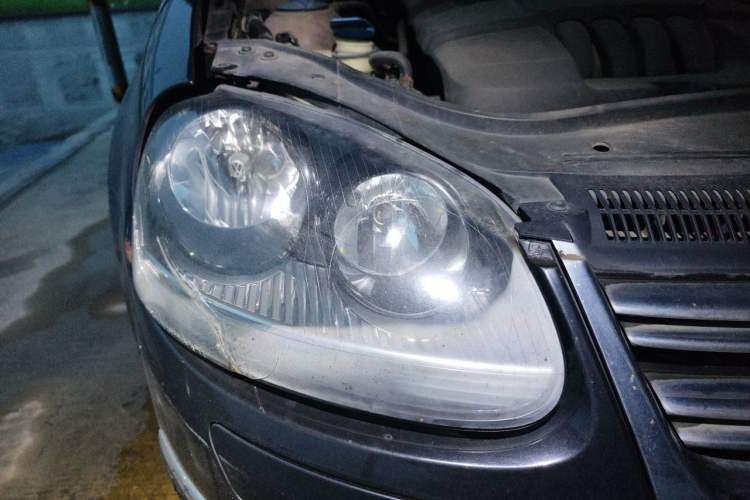 Used Volkswagen Sagitar 2011 1.6L Automatic Comfort Edition Right Front Headlight