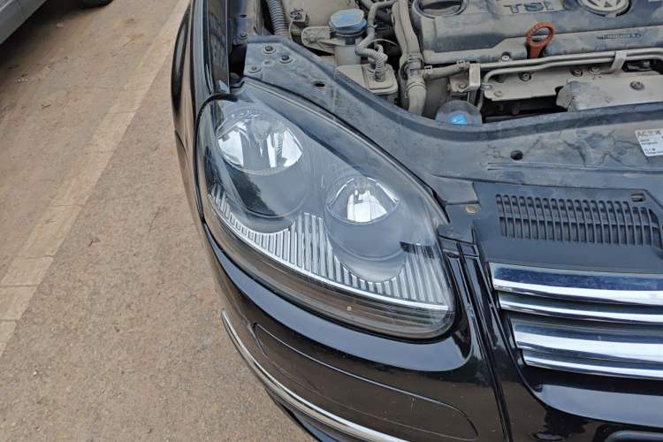 Used Volkswagen Sagitar 2011 1.4 TSI Manual Tech Model Right Front Headlight