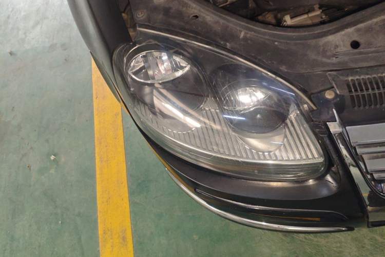 Used Volkswagen Sagitar 2011 1.6L Automatic Comfort Edition Right Front Headlight