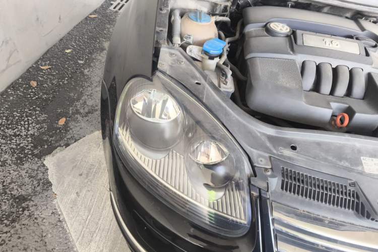 Used Volkswagen Sagitar 2011 1.6L Automatic Comfort Edition Right Front Headlight