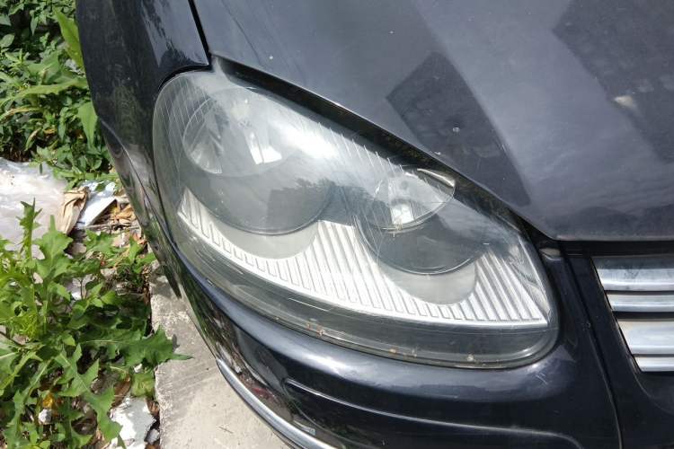 Used Volkswagen Sagitar 2011 1.6L Automatic Comfort Edition Right Front Headlight