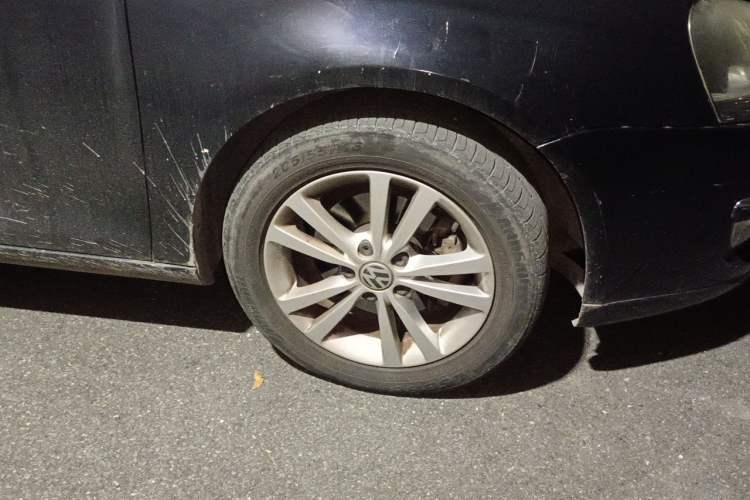 Used Volkswagen Sagitar 2011 1.4 TSI Manual Luxury Edition Right Front Wheel Hub