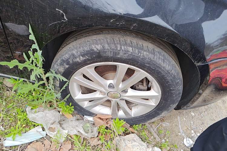 Used Volkswagen Sagitar 2011 1.6L Manual Comfort Version Right Front Wheel Hub