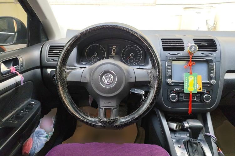Used Volkswagen Sagitar 2011 1.4 TSI Automatic Tech Model Steering Wheel