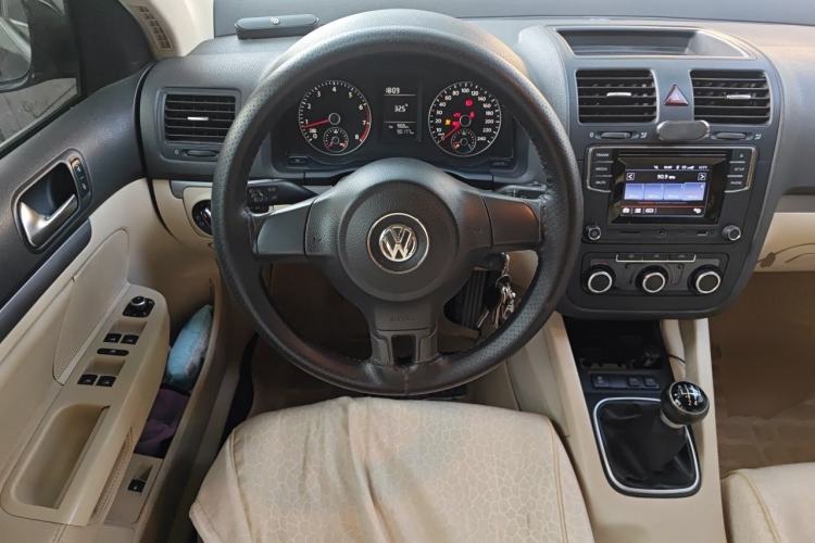 Used Volkswagen Sagitar 2011 1.6L Manual Comfort Version Steering Wheel
