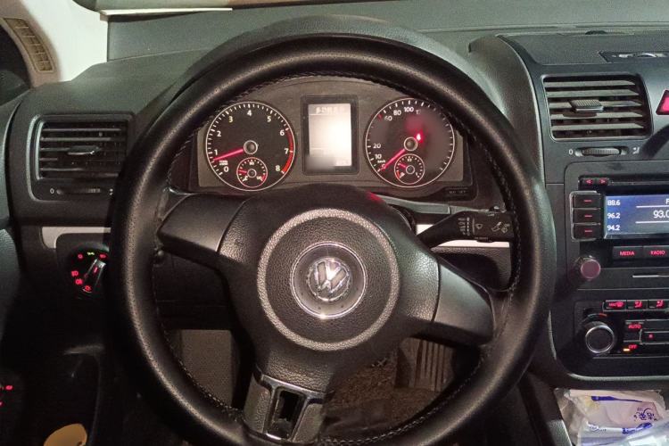 Used Volkswagen Sagitar 2011 1.4 TSI Manual Luxury Edition Steering Wheel