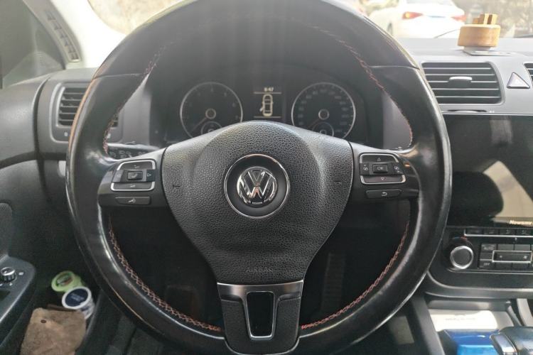 Used Volkswagen Sagitar 2011 1.8TSI Automatic Champion Edition Steering Wheel