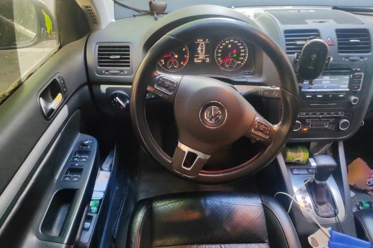 Used Volkswagen Sagitar 2011 1.8TSI Automatic Champion Edition Steering Wheel