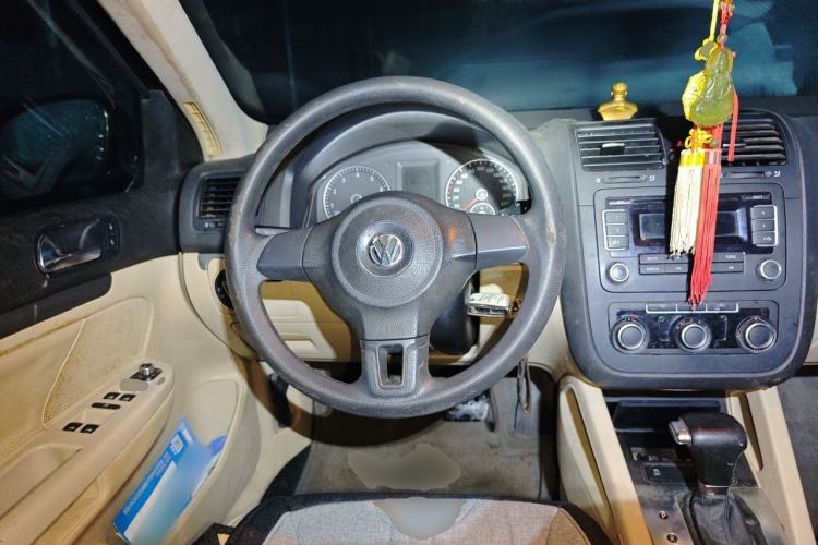 Used Volkswagen Sagitar 2011 1.6L Automatic Comfort Edition Steering Wheel