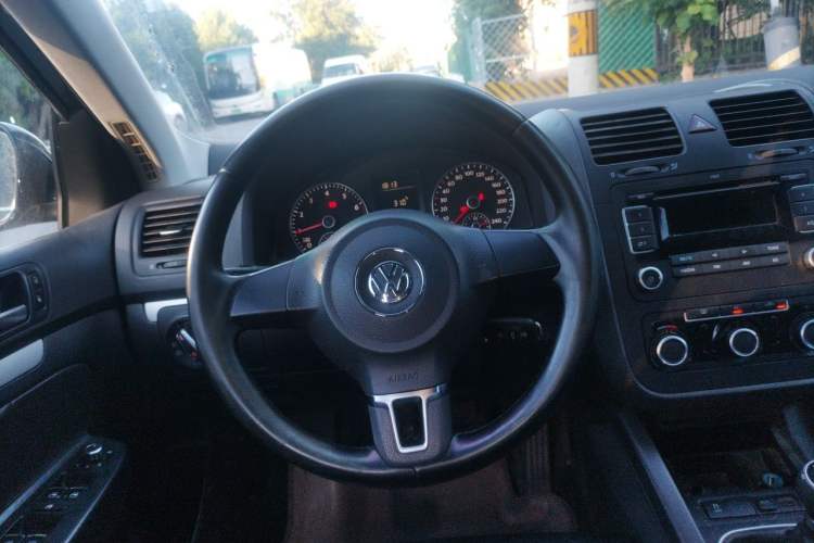 Used Volkswagen Sagitar 2011 1.6L Manual Special Edition Steering Wheel