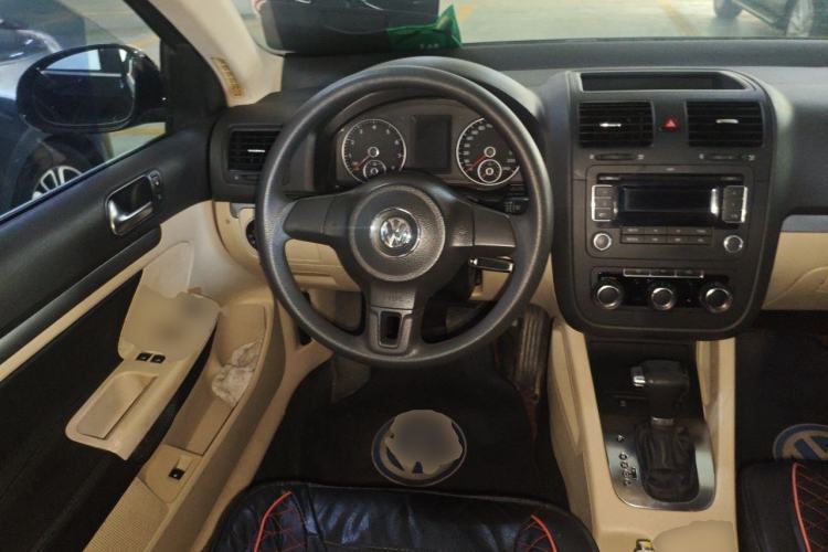 Used Volkswagen Sagitar 2011 1.6L Automatic Comfort Edition Steering Wheel