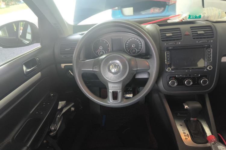 Used Volkswagen Sagitar 2011 1.6L Automatic Comfort Edition Steering Wheel