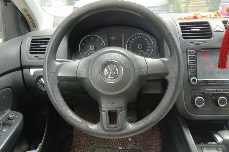 Used Volkswagen Sagitar 2011 1.6L Automatic Comfort Edition Steering Wheel
