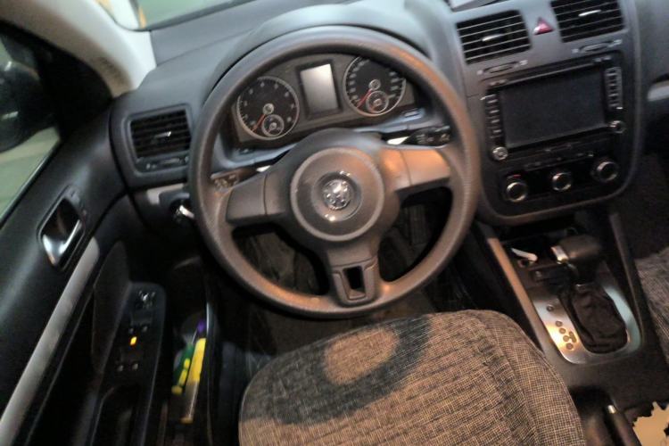 Used Volkswagen Sagitar 2011 1.6L Automatic Comfort Edition Steering Wheel