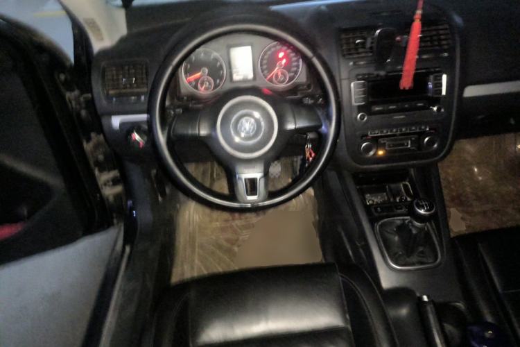 Used Volkswagen Sagitar 2011 1.4 TSI Manual Luxury Edition Steering Wheel