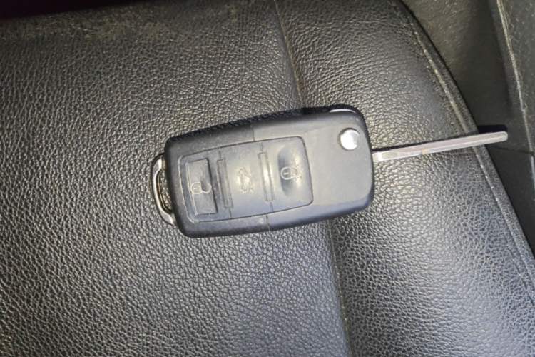 Used Volkswagen Sagitar 2011 1.6L Manual Comfort Version Vehicle Key