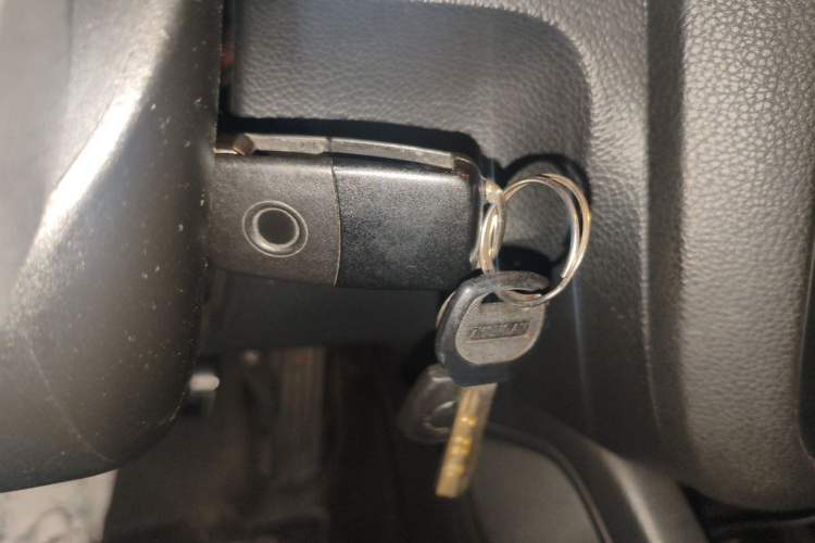 Used Volkswagen Sagitar 2011 1.6L Manual Comfort Version Vehicle Key