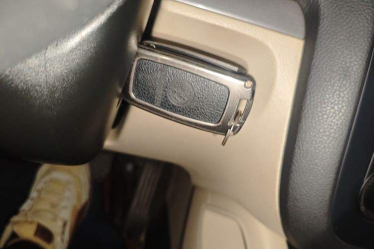 Used Volkswagen Sagitar 2011 1.6L Automatic Comfort Edition Vehicle Key