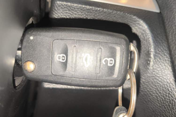 Used Volkswagen Sagitar 2011 1.6L Automatic Comfort Edition Vehicle Key